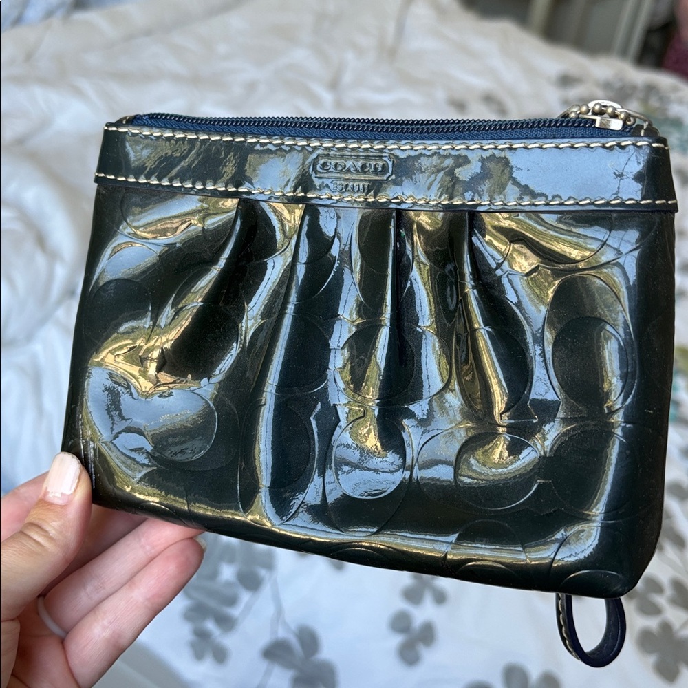 ⭐️ 3 for $20 - Bundle and save!!⭐️
COACH Navy Patent Leather Wristlet - Picture 3 of 8
